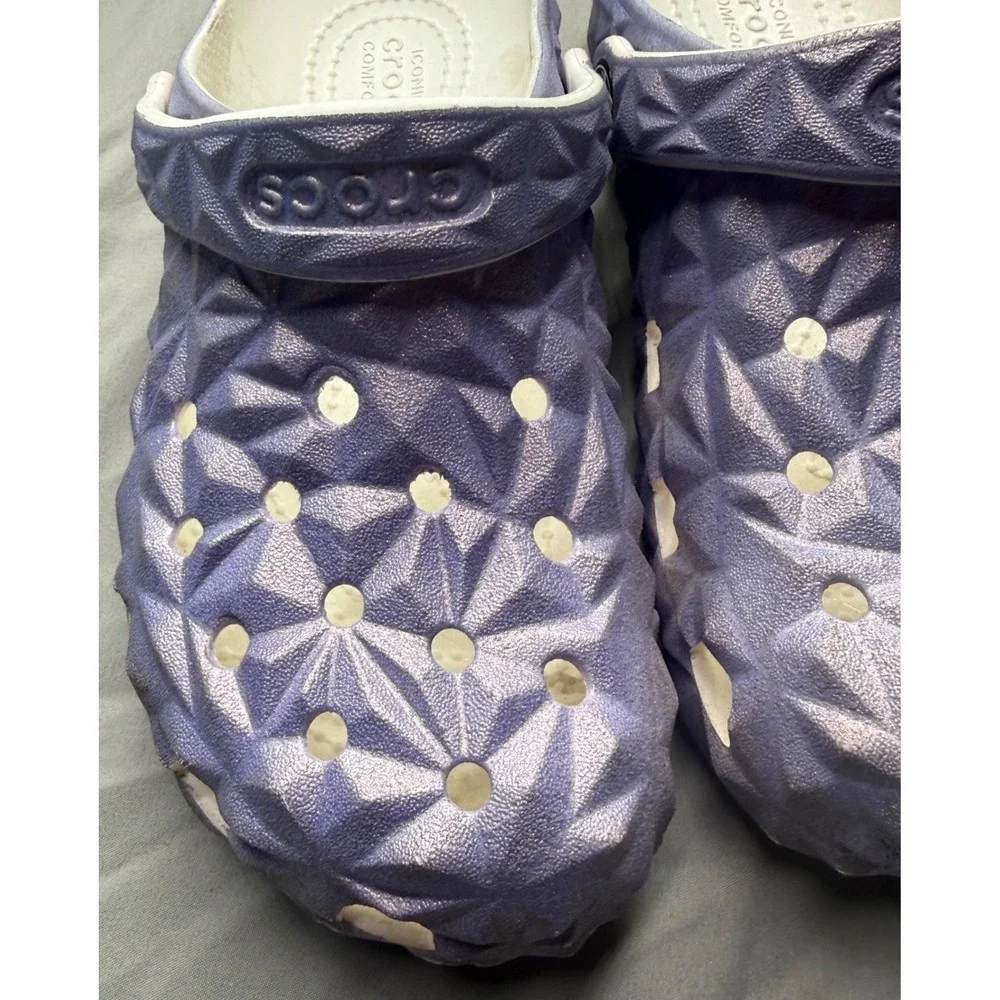 Crocs Kids Classic Geometric Clog Size J2 Metallic Lavender Purple Shoes 209594
